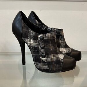 Wild Rose Black Plaid High Heel Ankle Shoes